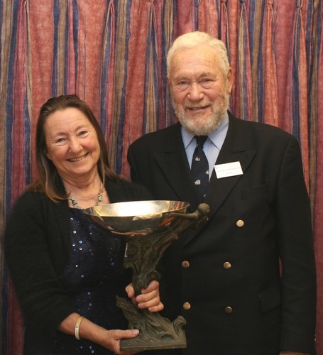 Jeanne Socrates accepts the Duchess of Kent Trophy from Sir Robin Knox-Johnston ©  SW